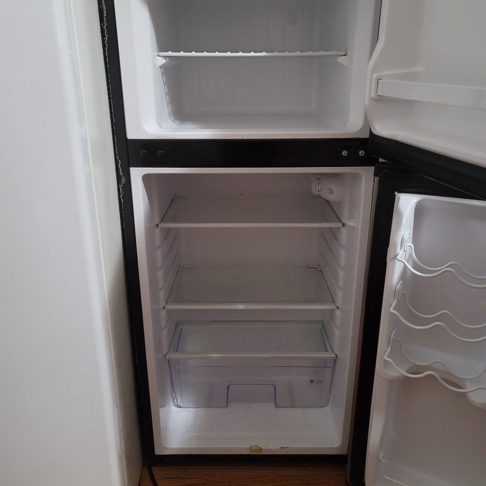 Mini Refrigerator - Picture 4 of 11